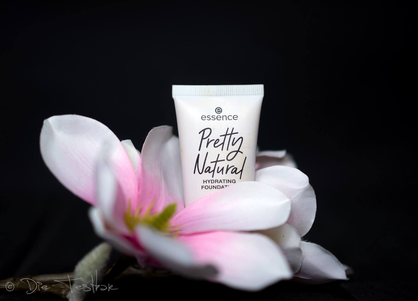 essence cosmetics - Make-up Pretty Natural Hydrating Foundation und Concealer Skin Lovin' SENSITIVE