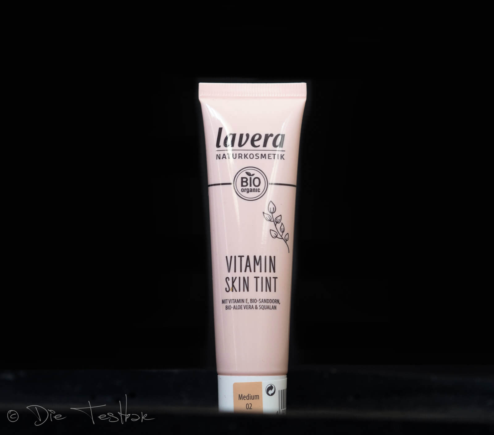 Review - Die neuen dekorativen Beauty-Highlights von lavera 2