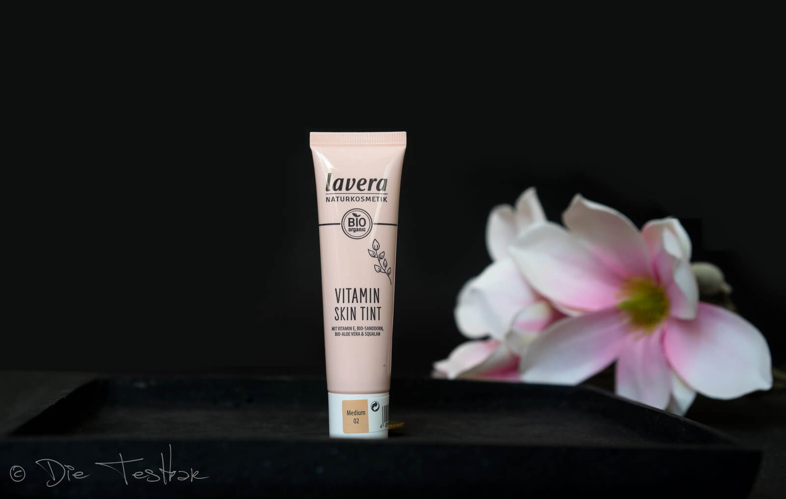 Review - Die neuen dekorativen Beauty-Highlights von lavera 1