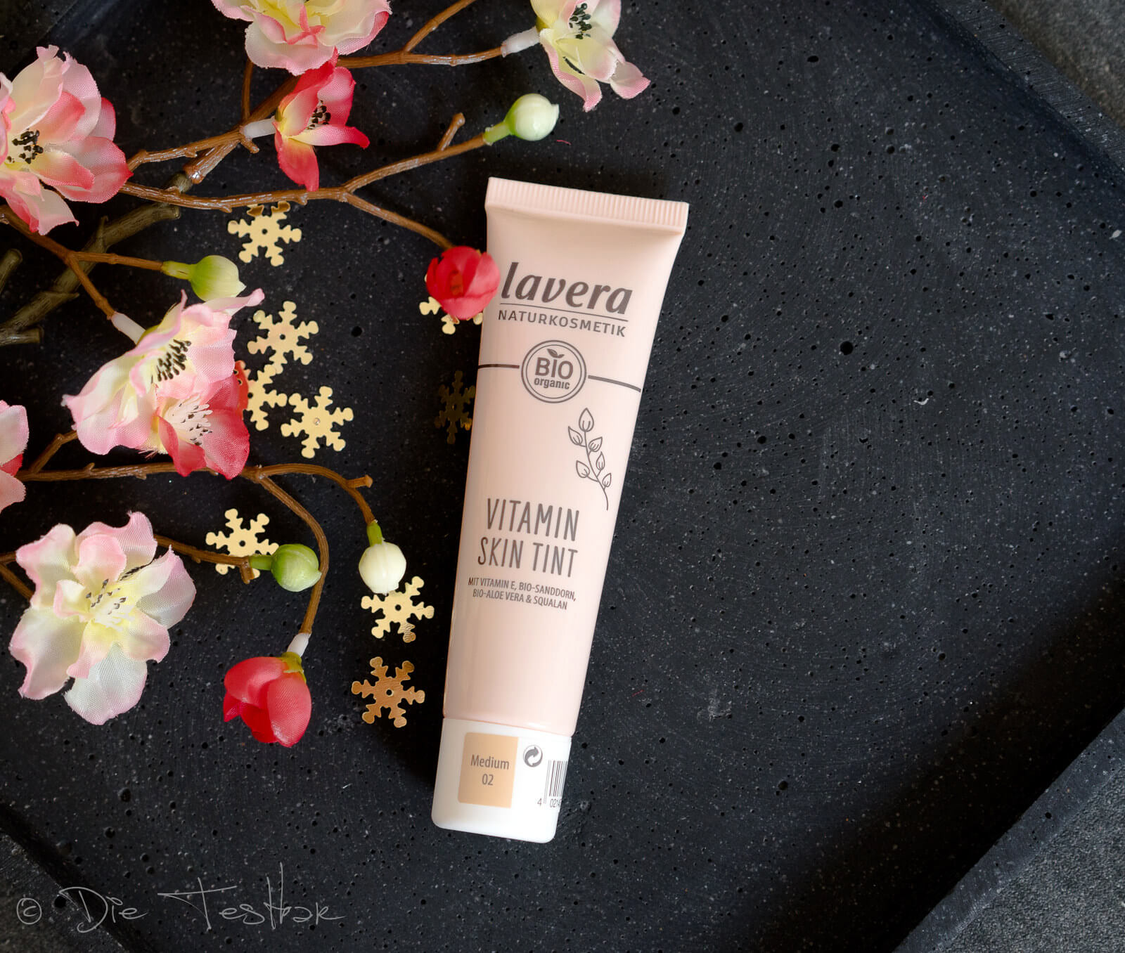 Review - Die neuen dekorativen Beauty-Highlights von lavera 4