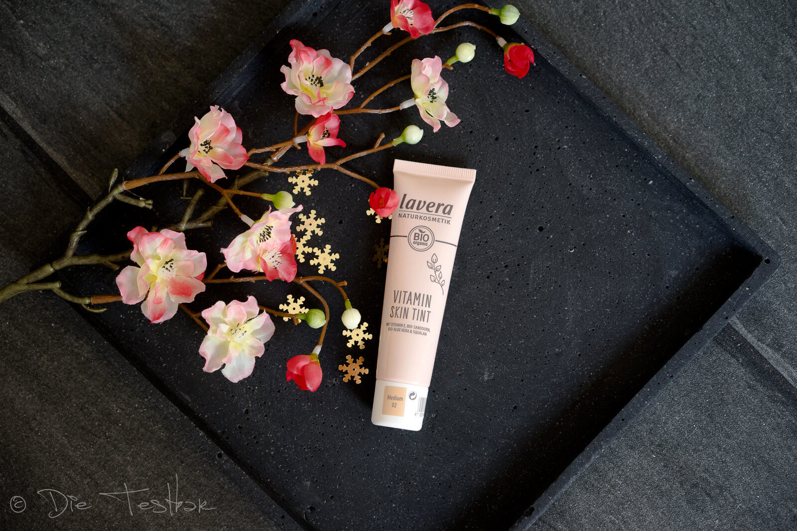 Review - Die neuen dekorativen Beauty-Highlights von lavera 3