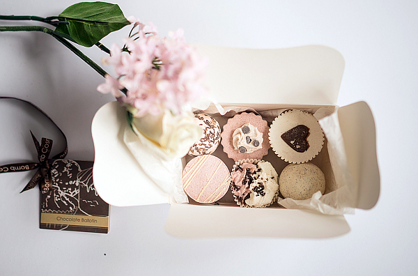 Pflege und Duft - Geschenkschachtel mit Schoko-Badepralinen, Bomb Cosmetics