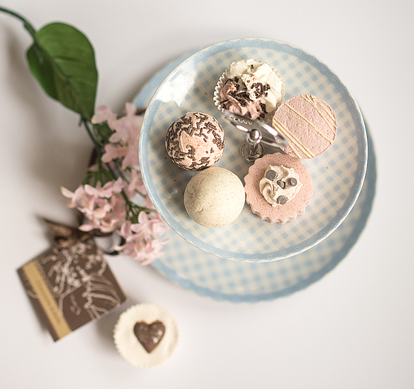 Pflege und Duft - Geschenkschachtel mit Schoko-Badepralinen, Bomb Cosmetics