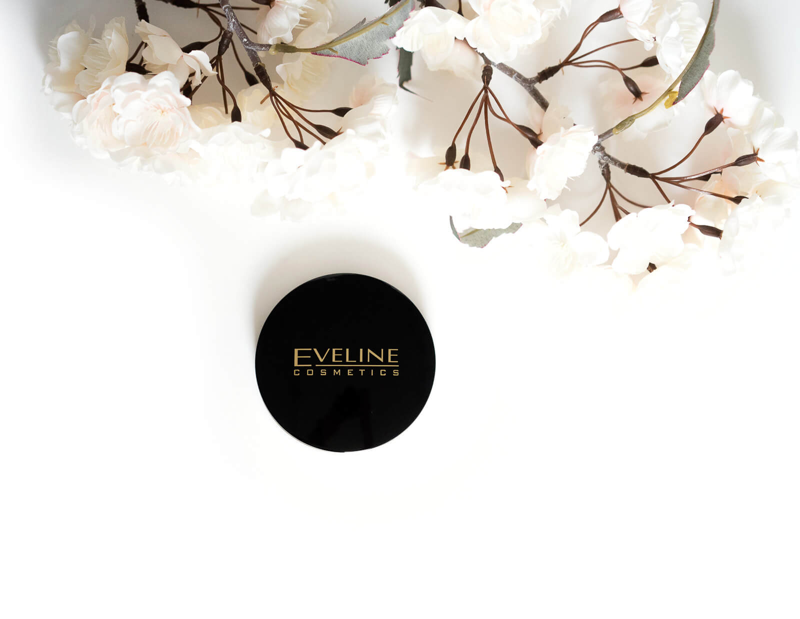 Eveline Cosmetics - Puder-Foundations - Variété Mineral Powder und Celebrities Powder 8