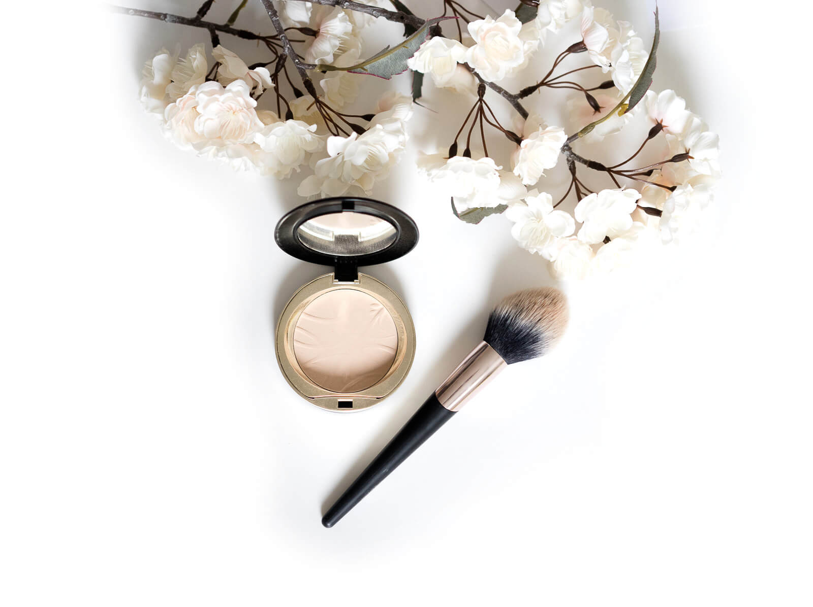 Eveline Cosmetics - Puder-Foundations - Variété Mineral Powder und Celebrities Powder 10