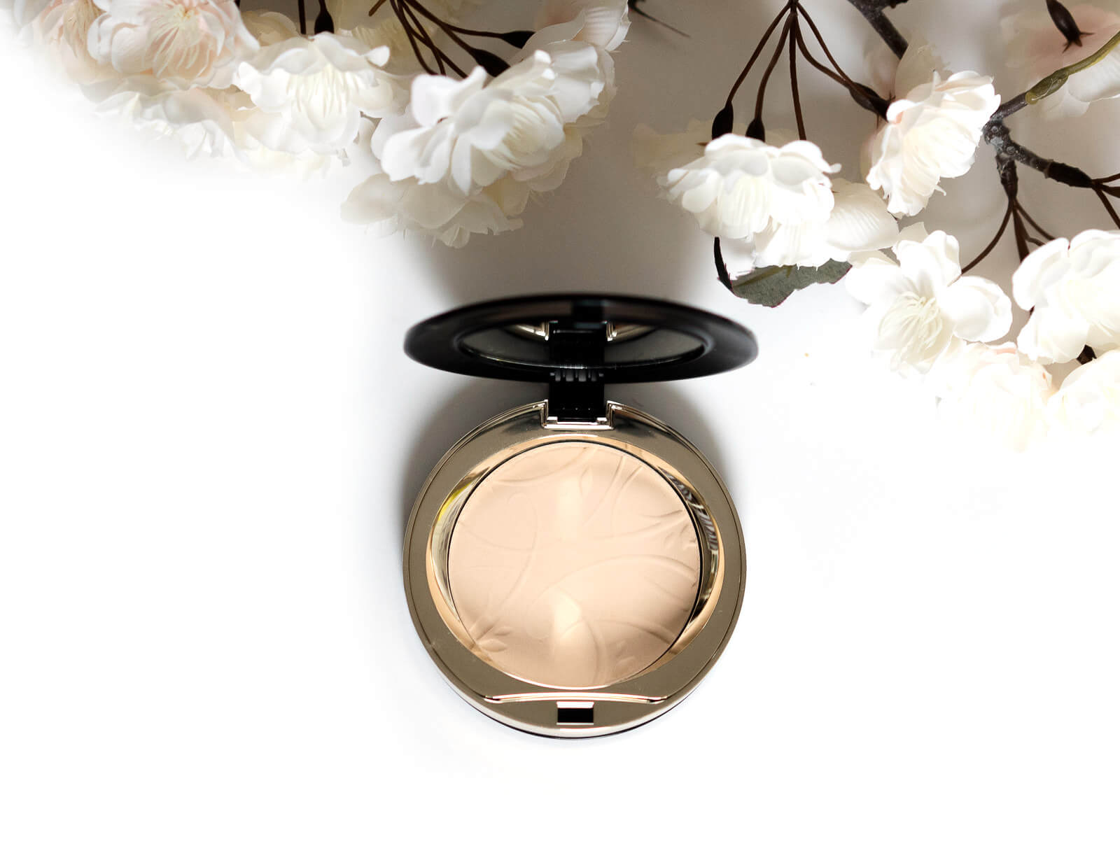 Eveline Cosmetics - Puder-Foundations - Variété Mineral Powder und Celebrities Powder 9