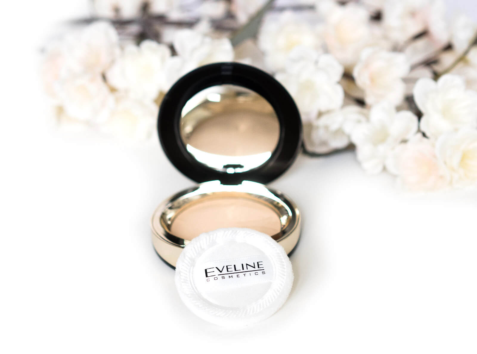 Eveline Cosmetics - Puder-Foundations - Variété Mineral Powder und Celebrities Powder 11