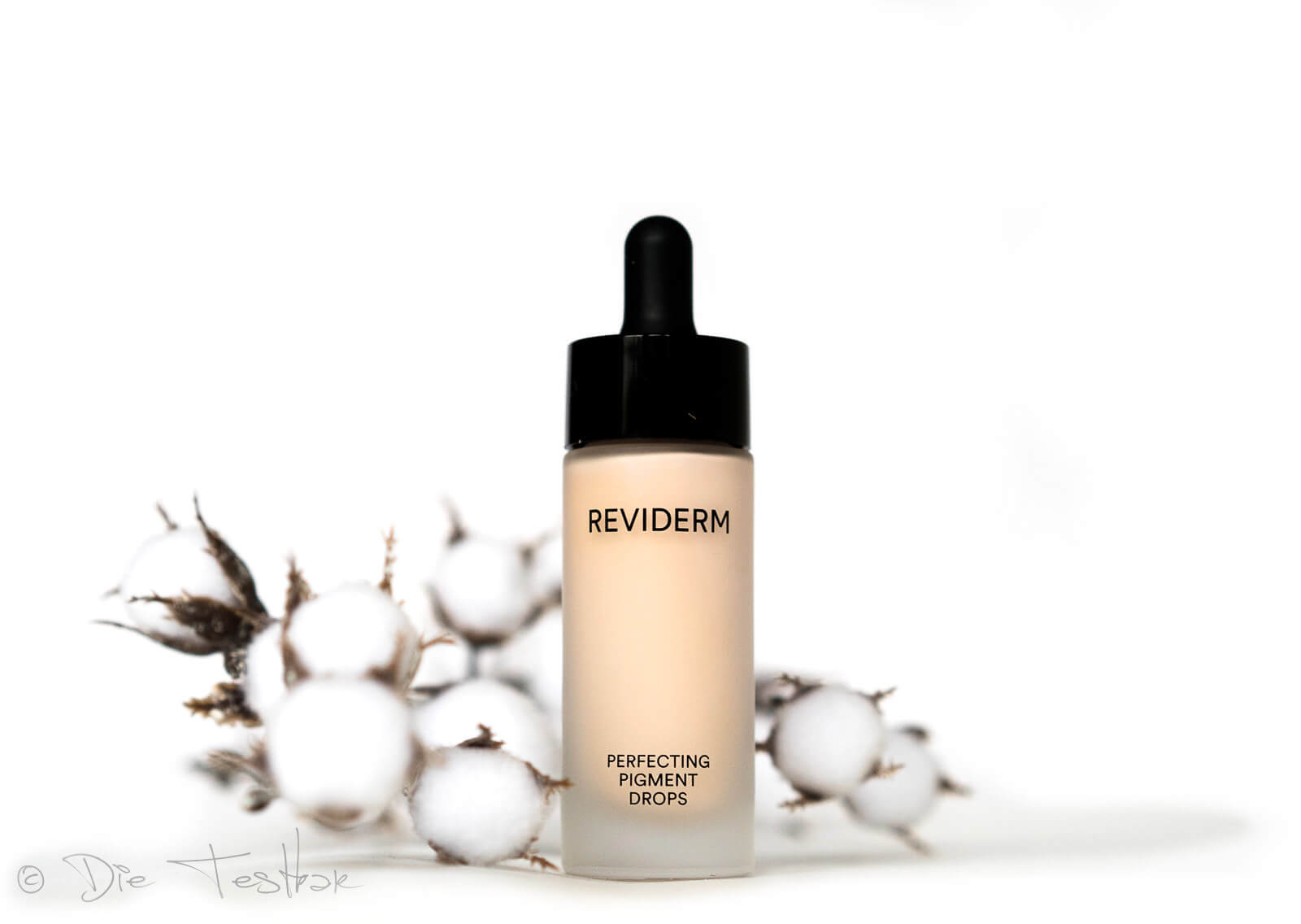 Perfecting Pigment Drops von Reviderm Sehr hochdeckende, flüssige Pigmente, die nach Bedarf in die gewünschte Pflege gemischt werden können